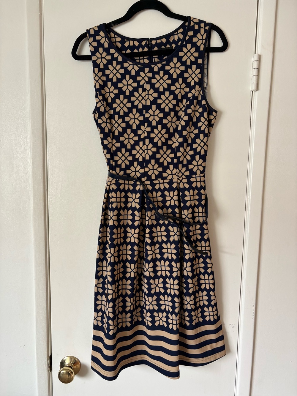 I Le New York Sleeveless Belted Navy and Beige Geometric Midi Dress Size 10